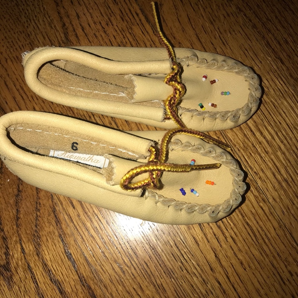 Hiawatha by Bastien leather Moccasins, baby sz 6
